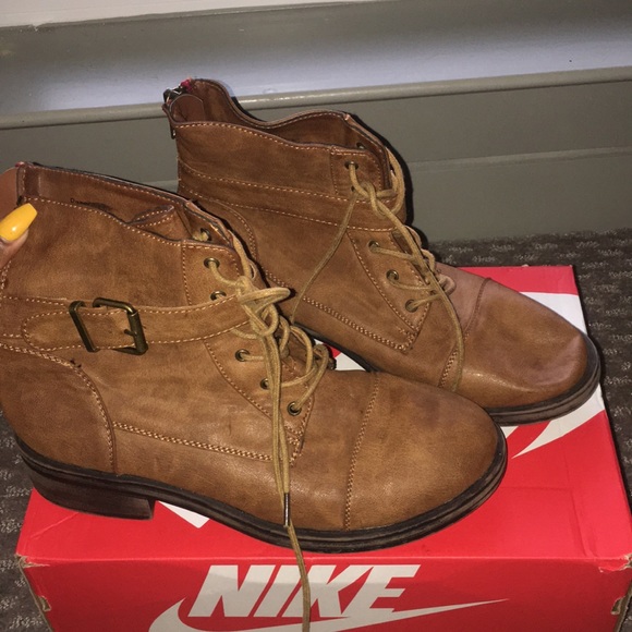 Brown booties - Picture 1 of 3